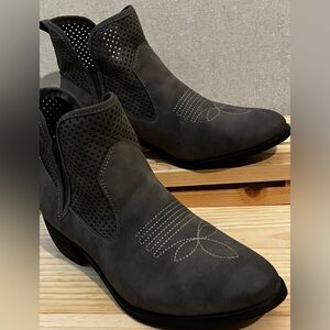 Natural Reflection Women’s 10 Charcoal Gray Western Slip On Ankle Bootie Boots